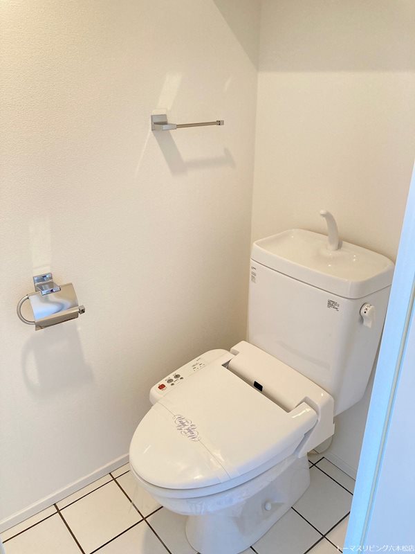 トイレ　※別部屋参考写真。現状優先です。
