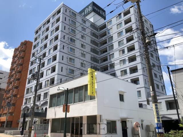 建物外観　高級感のある高層マンションです