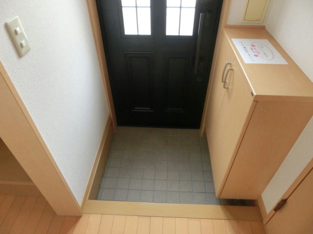 玄関　同タイプのお部屋です