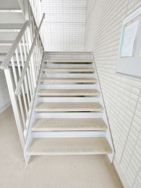 エントランス　★共用の階段です★