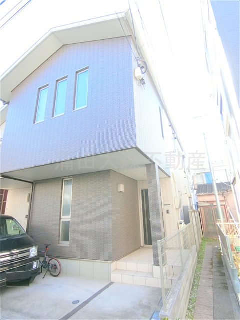 建物外観　2013年6月築　軽量鉄骨造地上2階建て総戸数2戸 東京都大