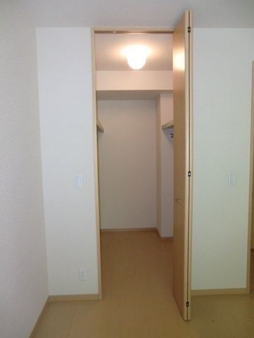 収納　ウォークインクローゼット