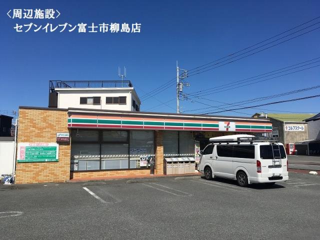 コンビニ　セブンイレブン（コンビニ）まで766m
