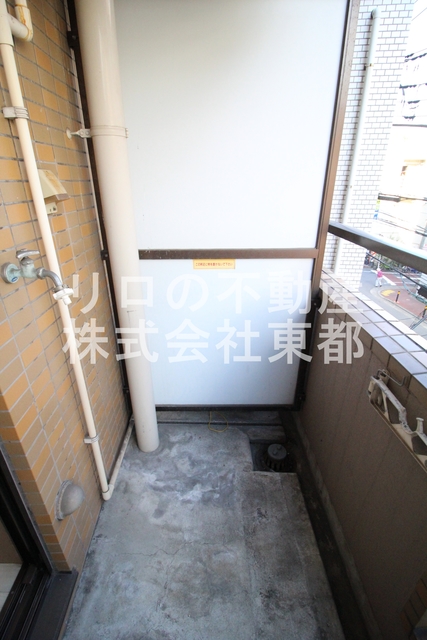 その他　洗濯機置き場がバルコニーにあるのでお洗濯干すのが簡単です！