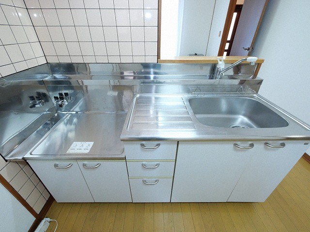 キッチン　コンパクトなキッチンで掃除もラクラク