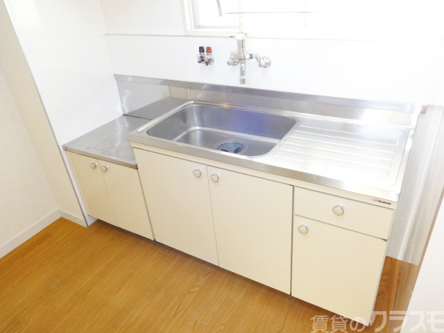 キッチン　調理スペースも広く、一度にたくさんのメニューが作れますね！