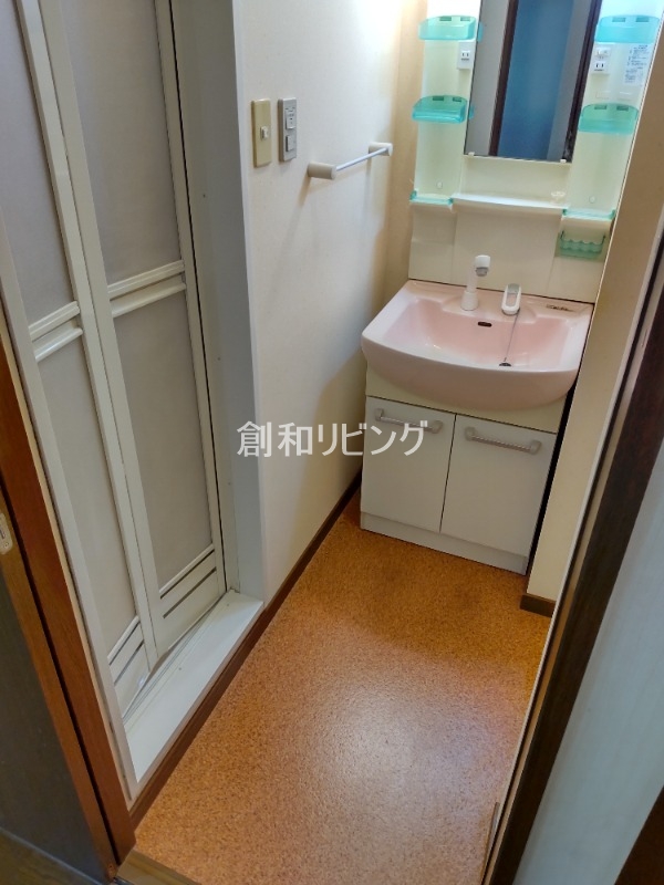 洗面設備　同物件別室の参考写真