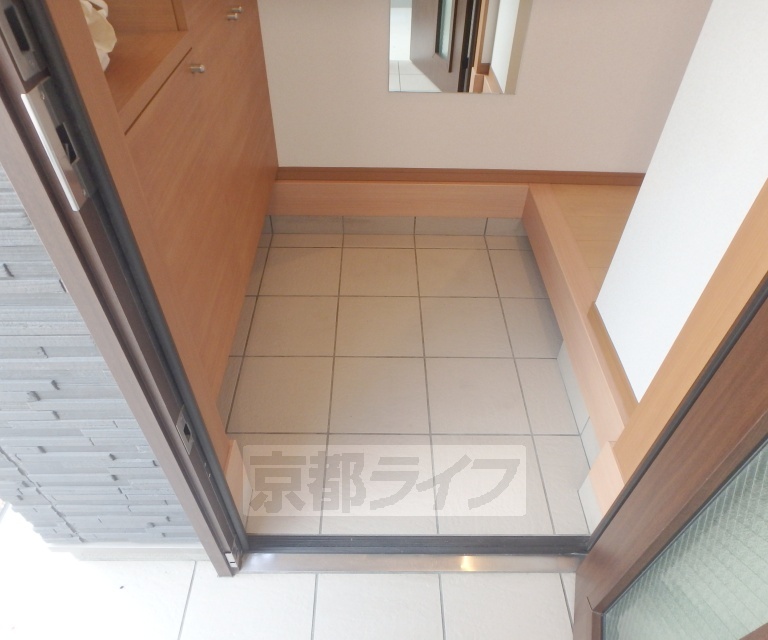 玄関　おしゃれなタイルデザインの玄関です。