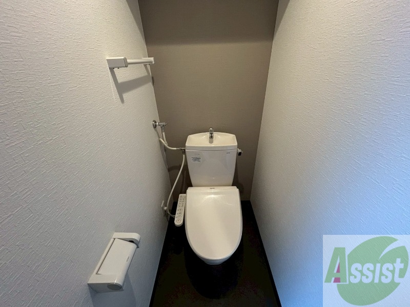 トイレ　ウォシュレット機能がついたトイレです。安心して使用できます。