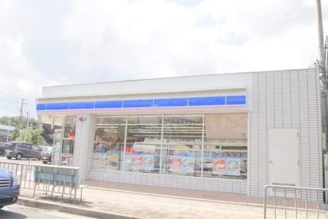 コンビニ　ローソン　吹田片山二丁目店（コンビニ）まで370m