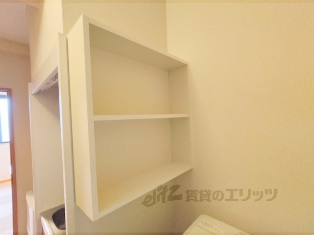 収納　洗濯機上