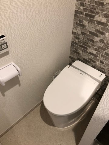 トイレ　温水洗浄便座機能付き♪