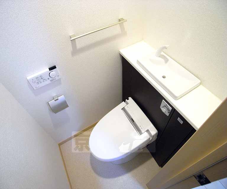 トイレ　まとまったトイレスペース！