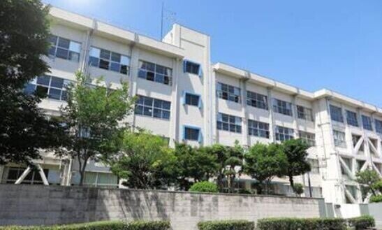 中学校　横浜市立大綱中学校（中学校）まで571m