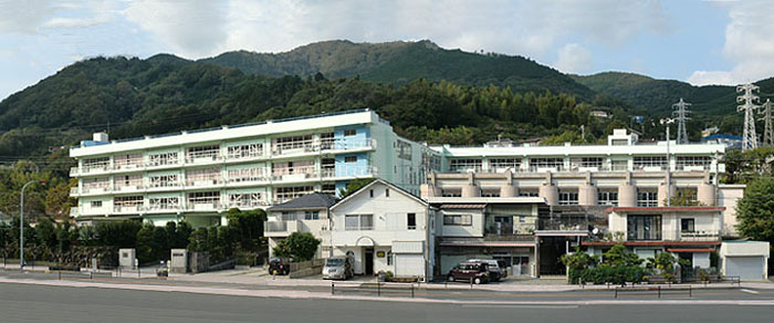 小学校　湯河原町立湯河原小学校（小学校）まで1141m