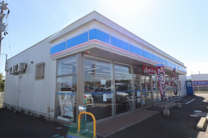 コンビニ　ローソン（コンビニ）まで845m