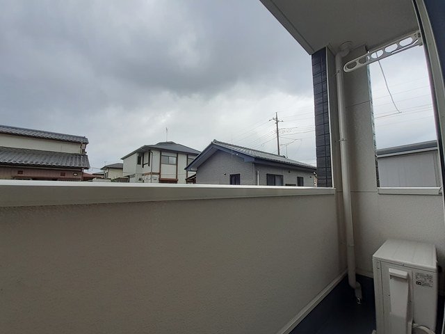 バルコニー　暖かな日差しのふりそそぐバルコニー