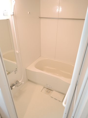 バス・シャワールーム　同型タイプの写真です。