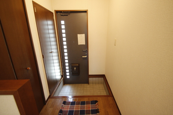 玄関　※別号室のお写真です