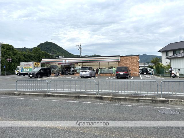コンビニ　セブンイレブン（コンビニ）まで220m