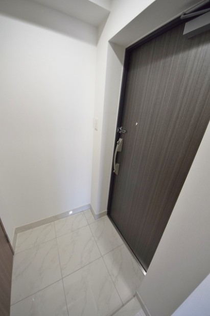 玄関　※別部屋参考写真