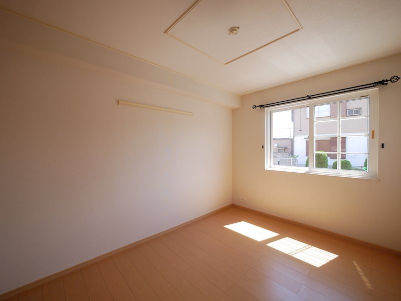 その他　南側洋室６帖
