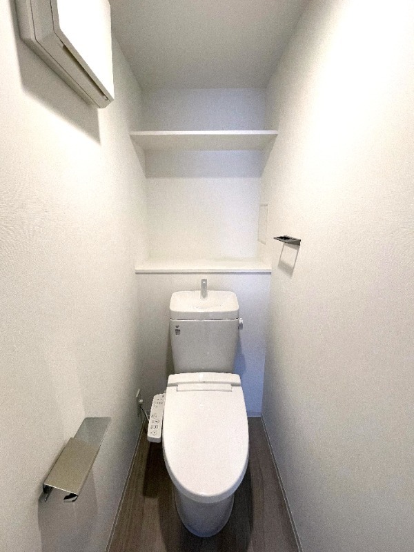 トイレ　落ち着いた色調のトイレです♪