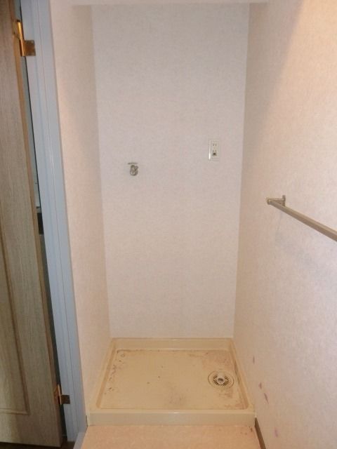 洗面設備　室内洗濯機置き場ございます。