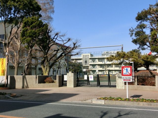 小学校　本町小学校（小学校）まで850m
