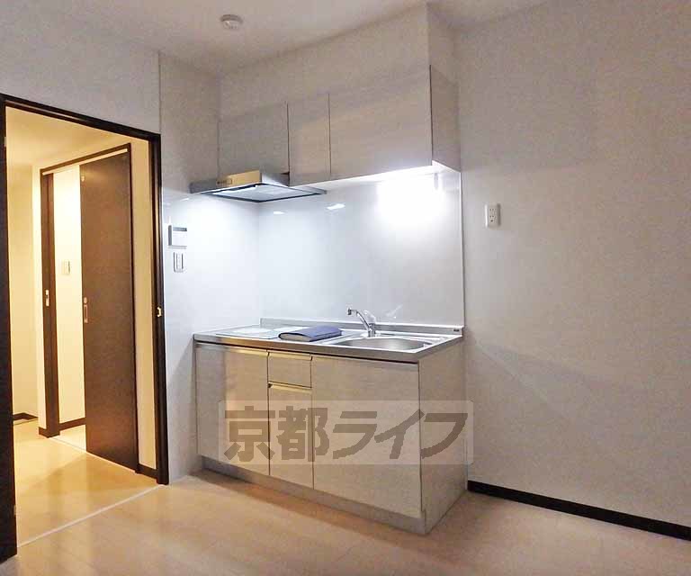 キッチン　２口コンロのシステムキッチン。