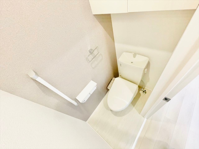トイレ　＊ニューライズシリーズ同タイプの内装写真転載