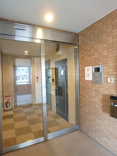 ロビー　オートロック前