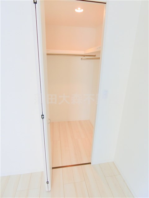 収納　ウオークインクローゼット　大型収納！