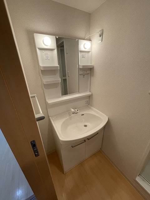 洗面設備　コンパクトで使いやすい洗面所