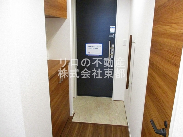 玄関　玄関には下駄箱があるのでスッキリとした空間を保てます