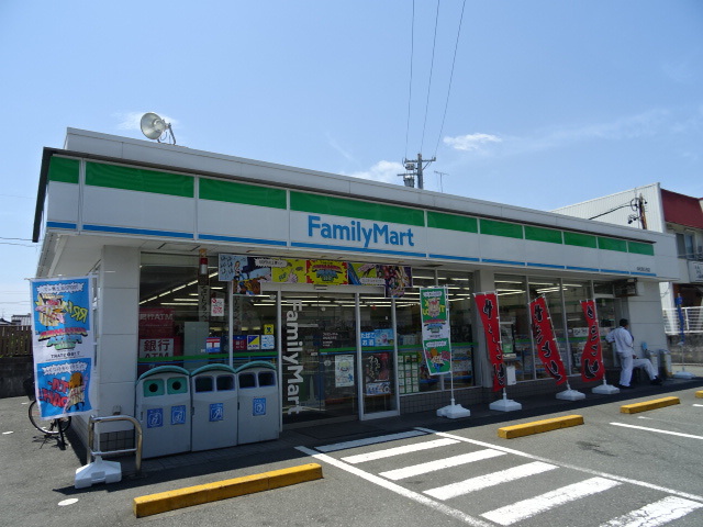 コンビニ　ファミリーマート（コンビニ）まで787m