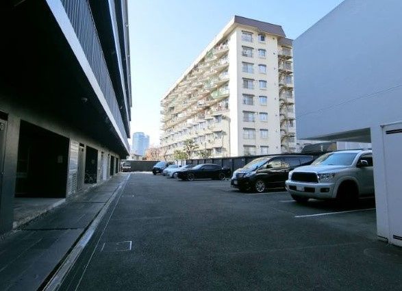 駐車場　駐車場に車を止められます