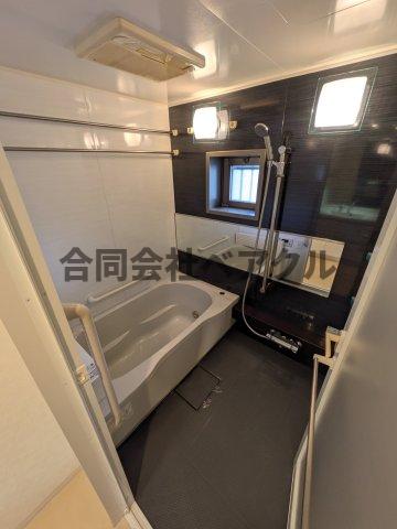 バス・シャワールーム　落ち着いた空間のお風呂です