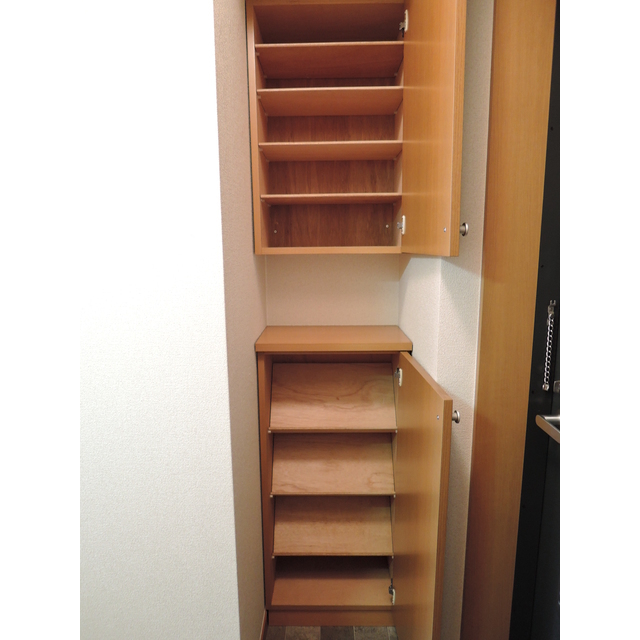 玄関　※写真は同物件別部屋です。