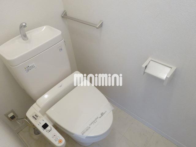 トイレ　温水シャワートイレです