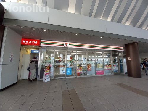 コンビニ　セブンイレブン ハートインJR和泉府中駅改札口店（コンビニ）まで584m