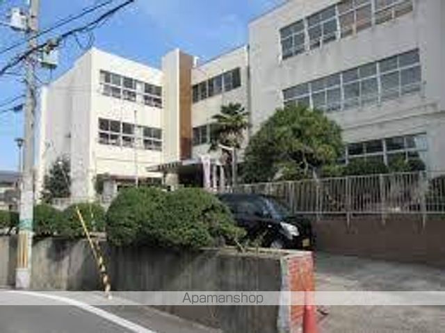 小学校　羽曳野市立小学校高鷲南小学校（小学校）まで2235m
