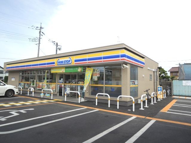コンビニ　ミニストップ伊奈本町店（コンビニ）まで290m