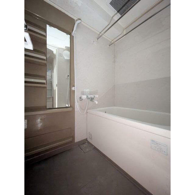 バス・シャワールーム　※室内写真は同物件別部屋