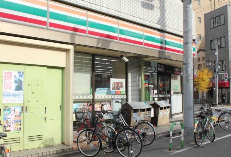 コンビニ　セブンイレブン（コンビニ）まで210m