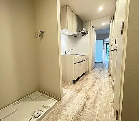 玄関　写真は同タイプ住居です。