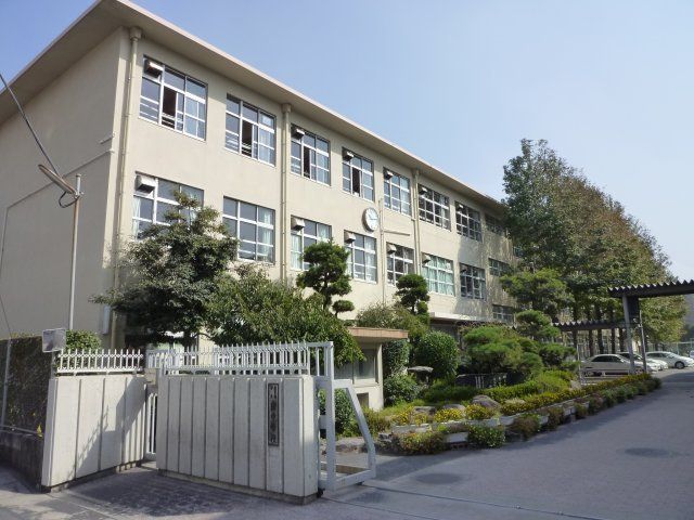 中学校　南中学校（中学校）まで2345m