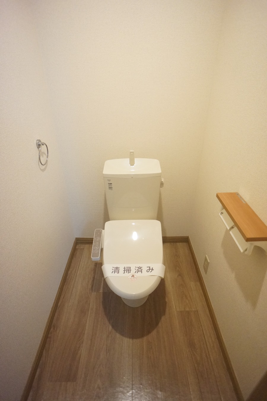 洗面設備　温水洗浄便座仕様！