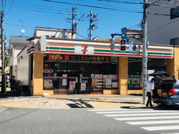 コンビニ　セブンイレブン豊島南大塚1丁目南店（コンビニ）まで691m