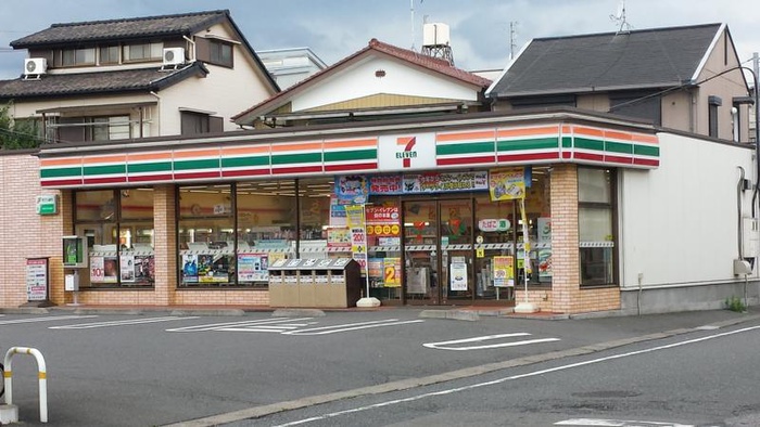コンビニ　セブンイレブン（コンビニ）まで145m